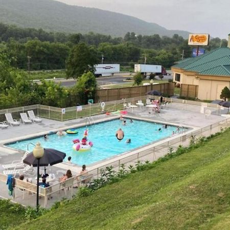 Oyo Hotel Harriman Near I-40 Екстер'єр фото