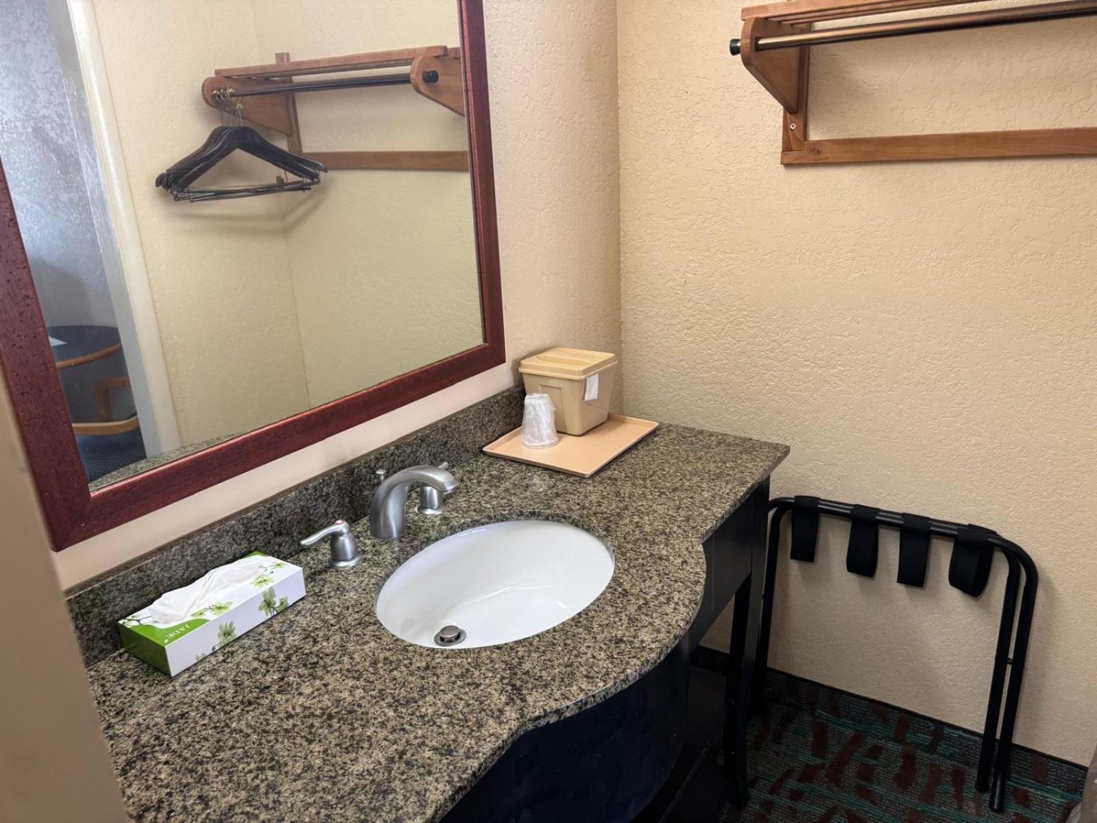 Oyo Hotel Harriman Near I-40 Екстер'єр фото