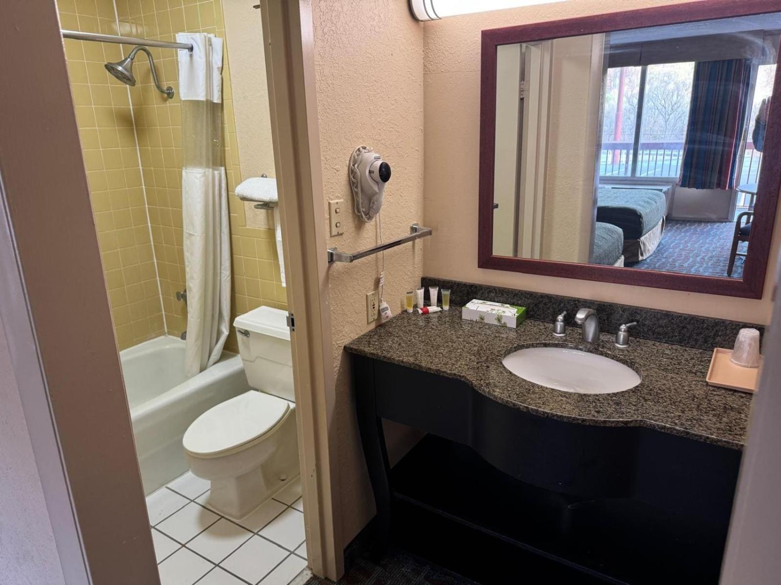 Oyo Hotel Harriman Near I-40 Екстер'єр фото