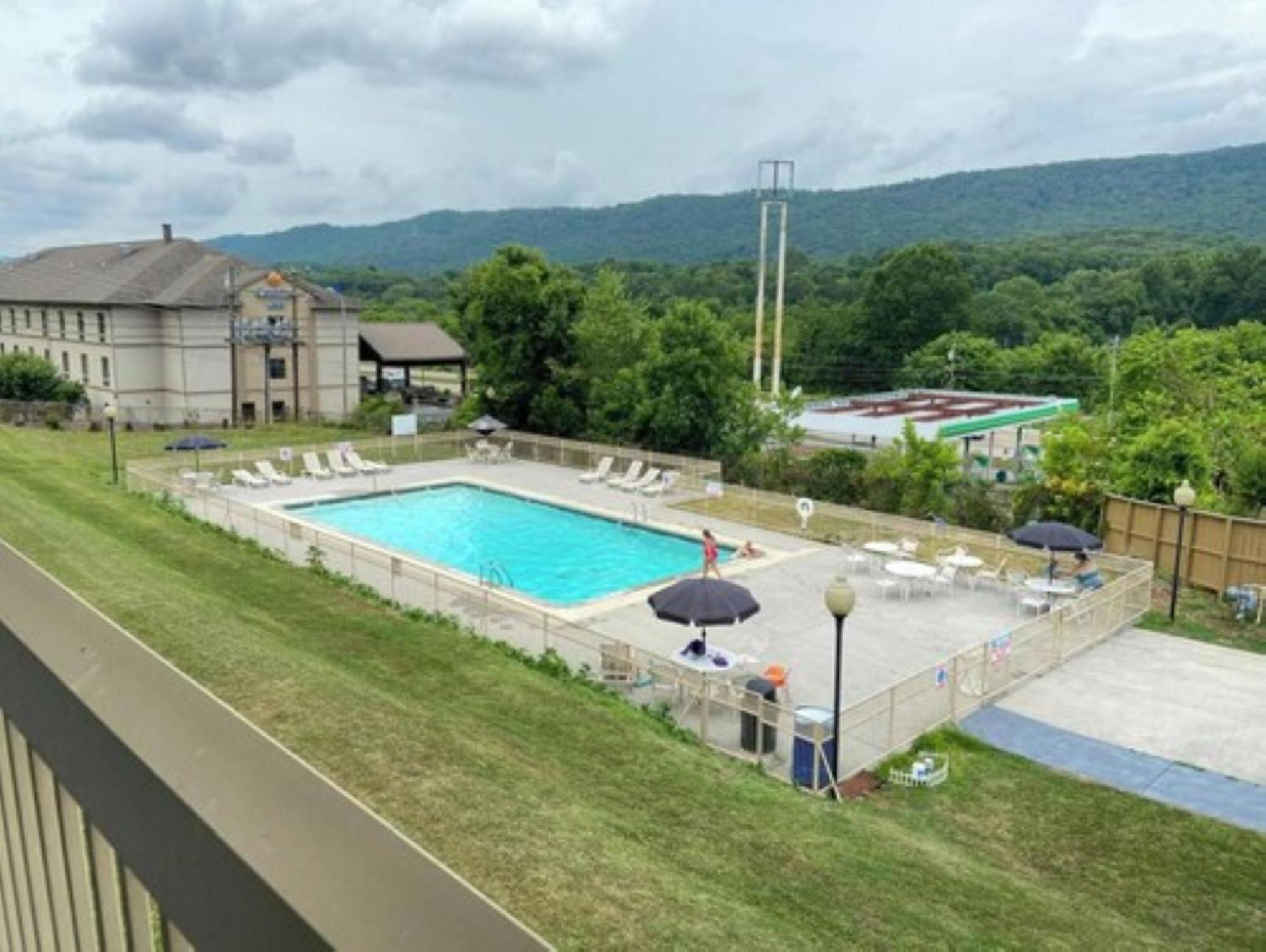 Oyo Hotel Harriman Near I-40 Екстер'єр фото